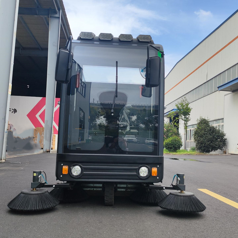 企業采購工業掃地機解決清潔難題多少錢.jpg